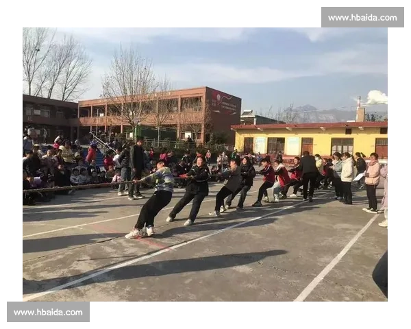 激烈的拔河比赛场上，汗水与毅力交织，谁能力挽狂澜、决胜千里